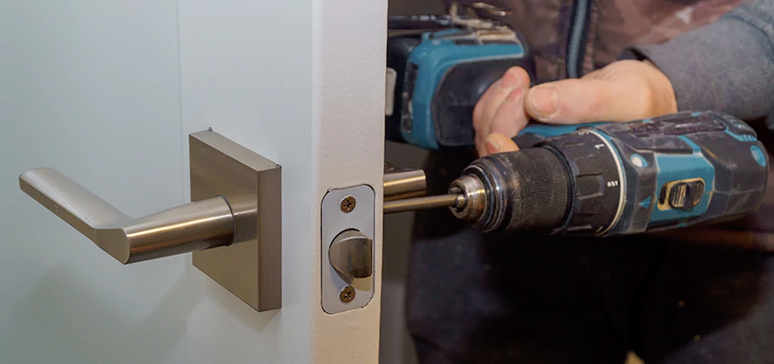 Broken Door Handle Lock Repair in Garden Acres, California